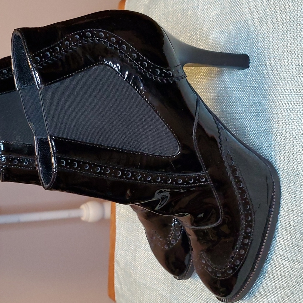 Cole Haan EUC black patent leather high heel booties 6.5 B
